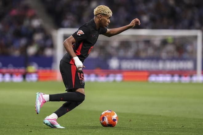 两记三分硬投强解！老詹今天状态是真好！